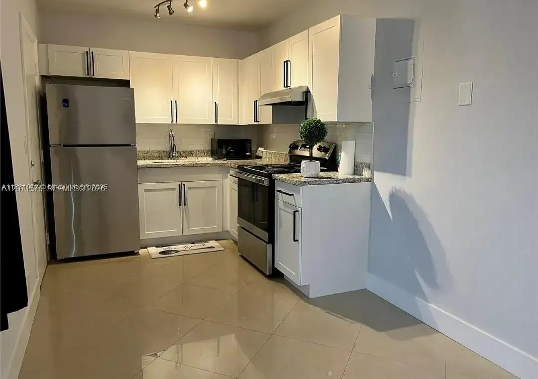 1824 Monroe St # 8, Hollywood FL 33020 photo 5