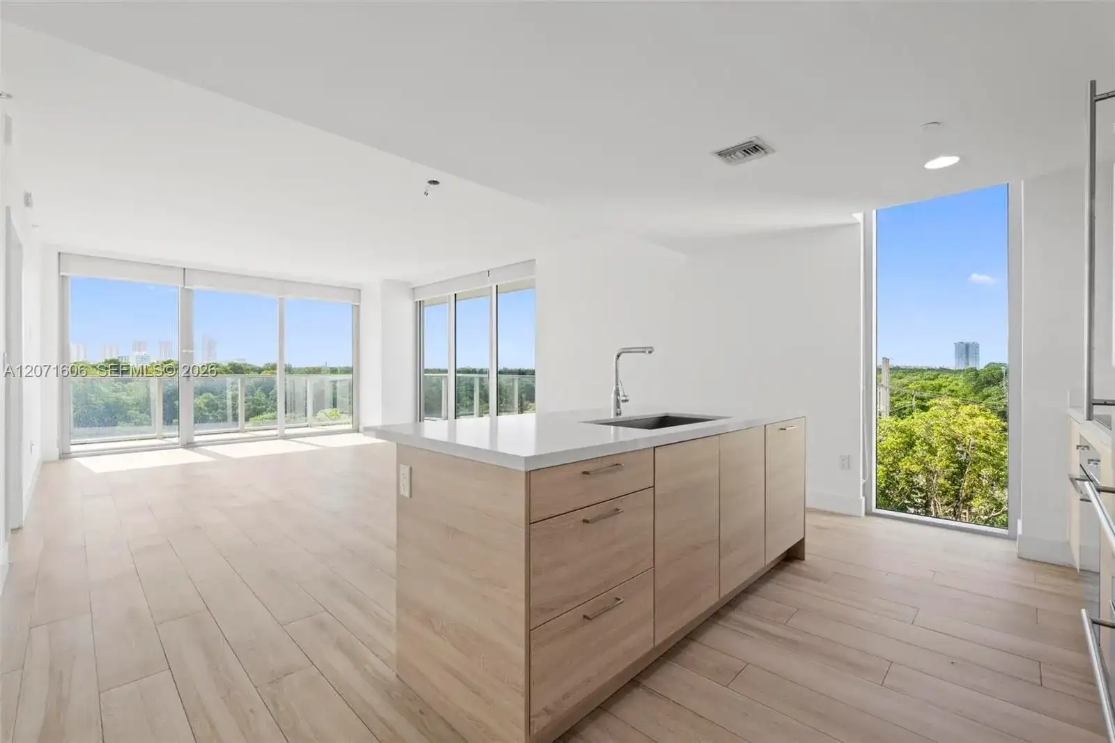 16385 Biscayne Blvd # 521, North Miami Beach FL 33160 photo 5