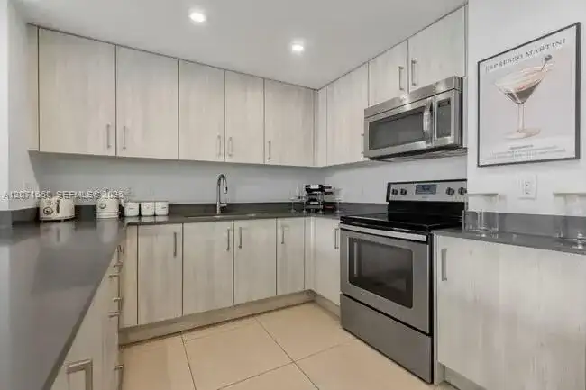 7525 E Treasure Dr # 410, North Bay Village FL 33141