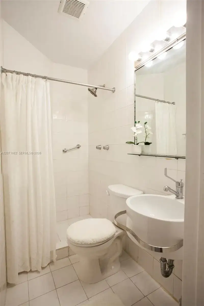 4720 Pine Tree Dr # 1, Miami Beach FL 33140 photo 2