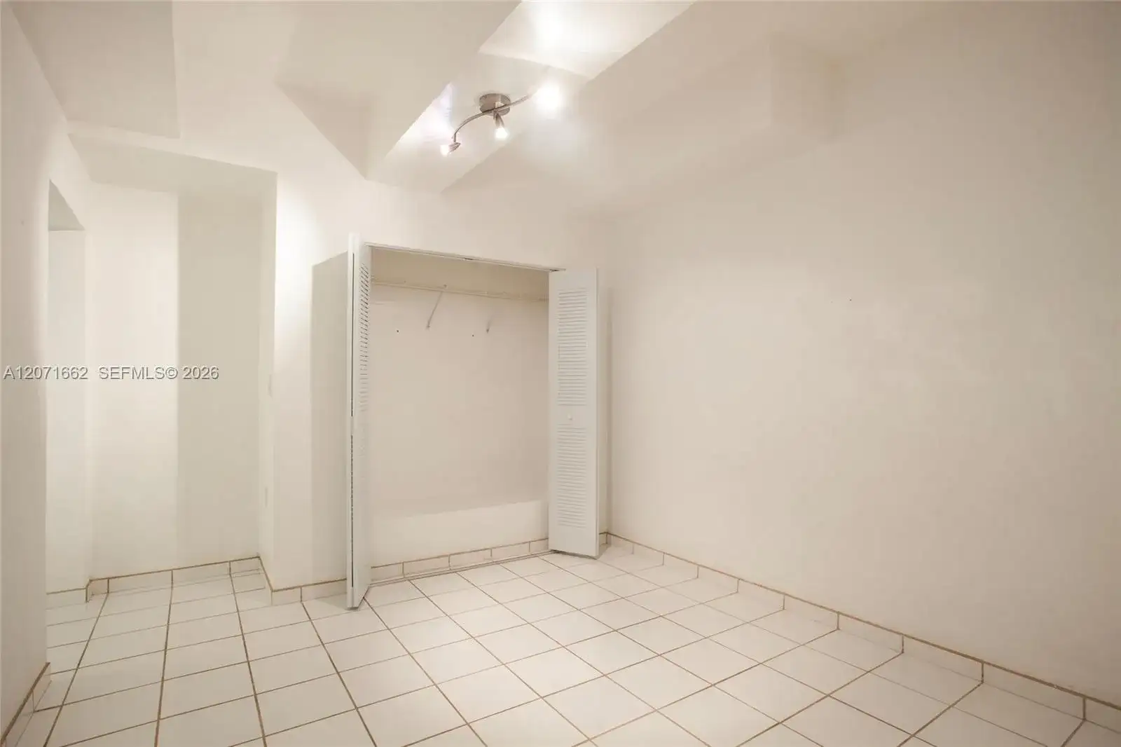 4720 Pine Tree Dr # 1, Miami Beach FL 33140 photo 5