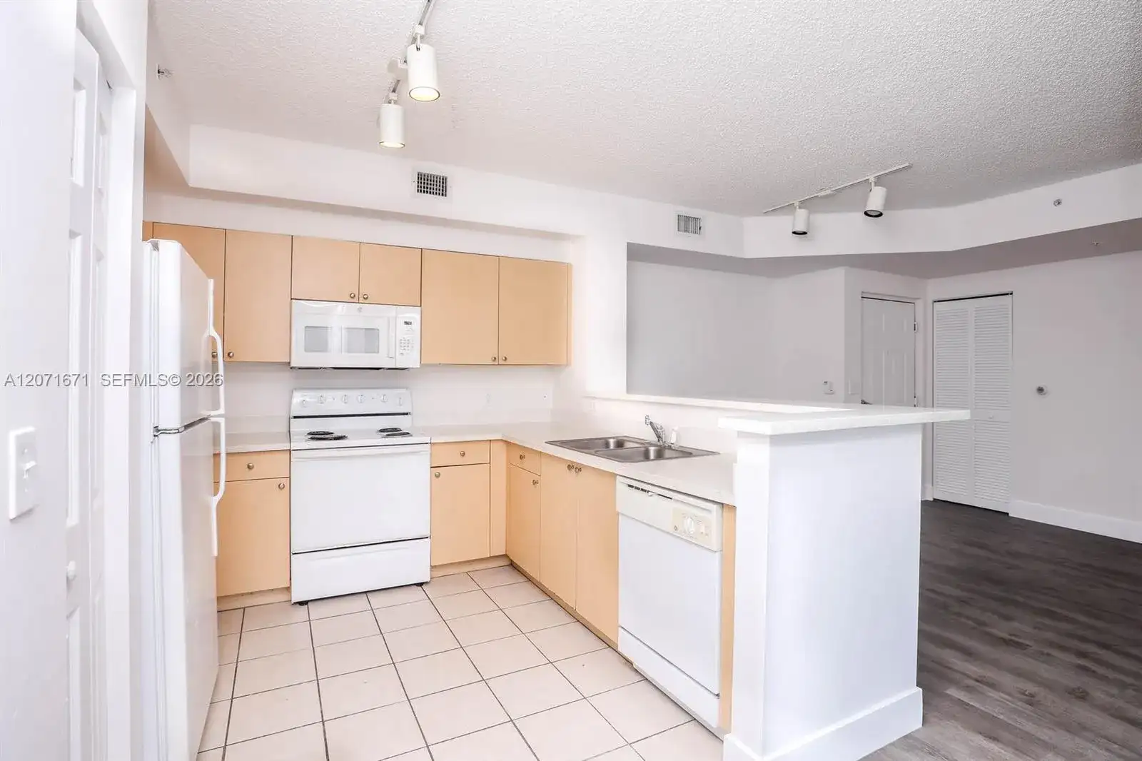 8050 N Nob Hill Rd # 106, Tamarac FL 33321 photo 5