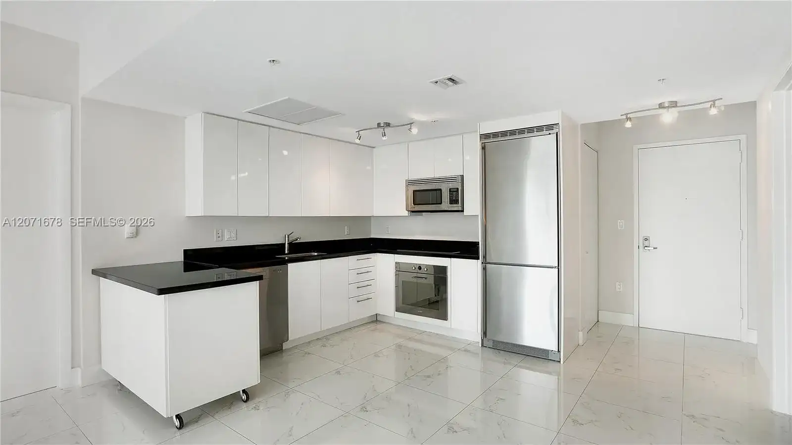 92 SW 3rd St # 1803, Miami FL 33130 photo 3