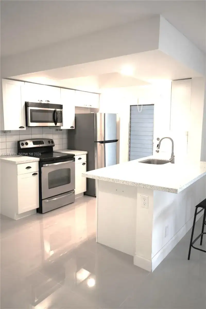 2166 NE 56th St # 203, Fort Lauderdale FL 33308 photo 3