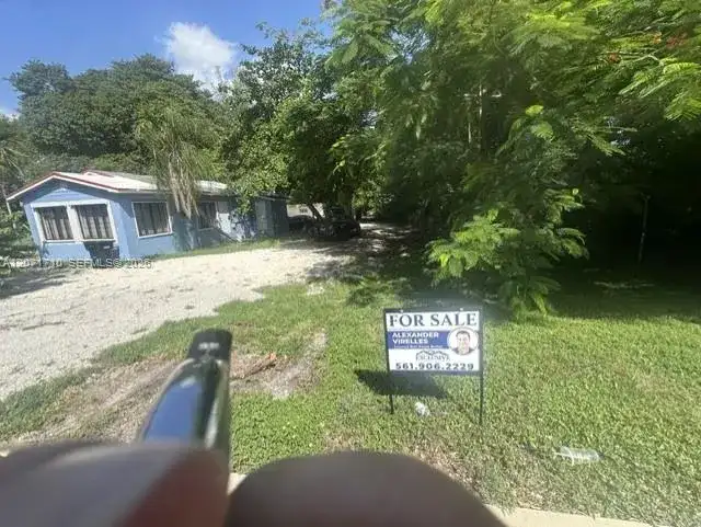 12040 W Dixie Hwy, North Miami FL 33161 photo 2