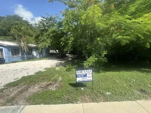 12040 W Dixie Hwy, North Miami FL 33161 photo 3
