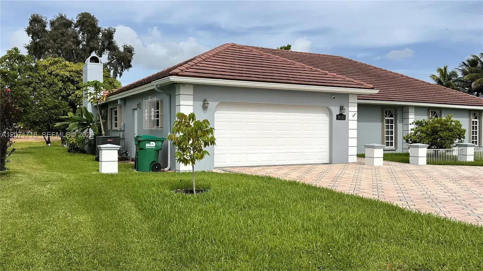 18921 W Oakmont Dr, Hialeah FL 33015