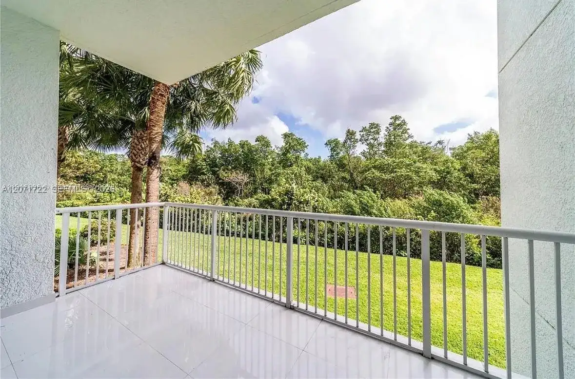 14951 Royal Oaks Ln # 102, North Miami FL 33181 photo 2