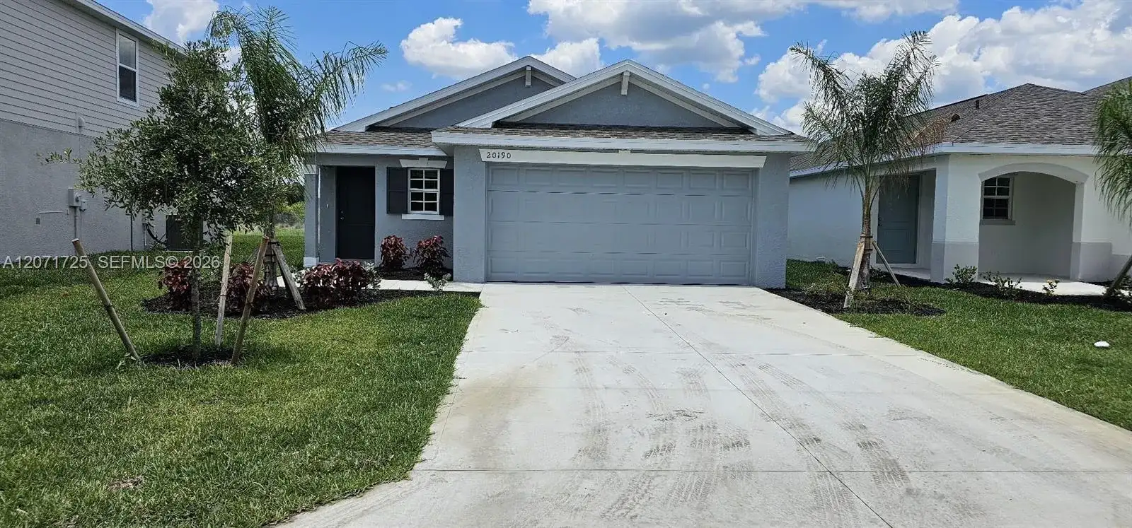 20190 Caroline Creek PL, Lehigh Acres FL 33974 photo 3