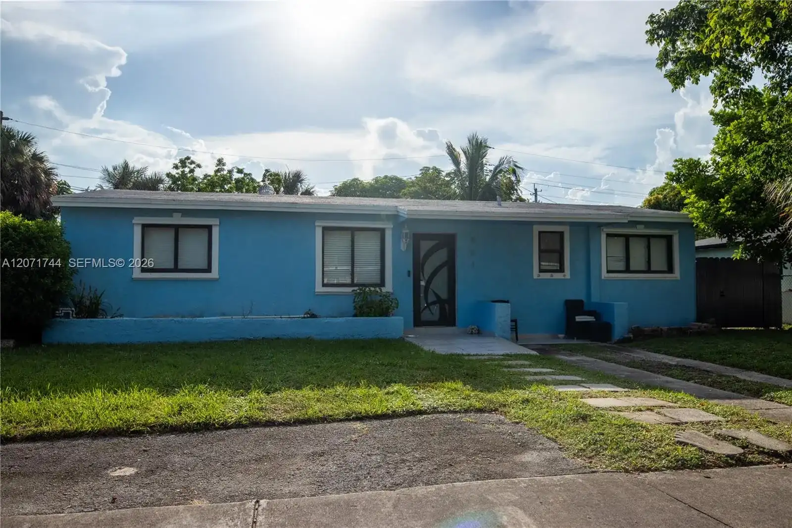 901 NW 33rd Dr, Lauderhill FL 33311