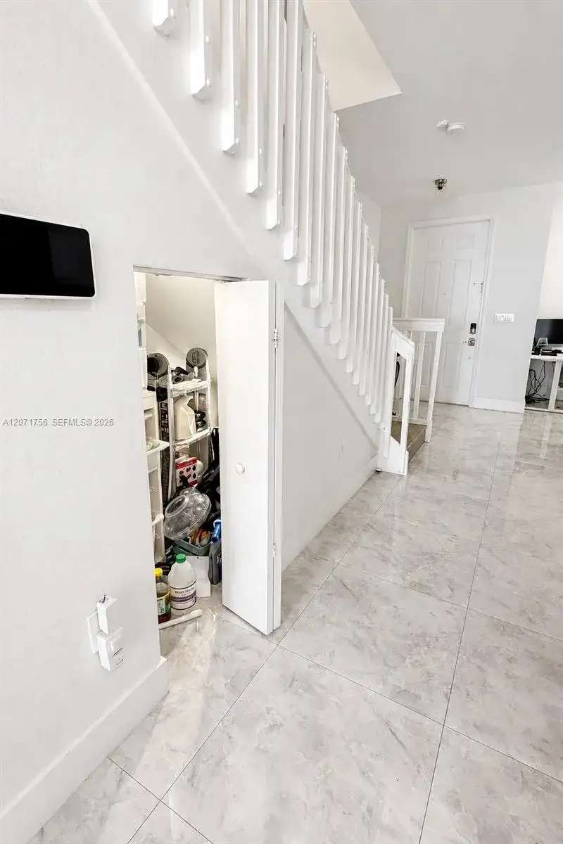 8876 W 35th Way, Hialeah FL 33018 photo 3