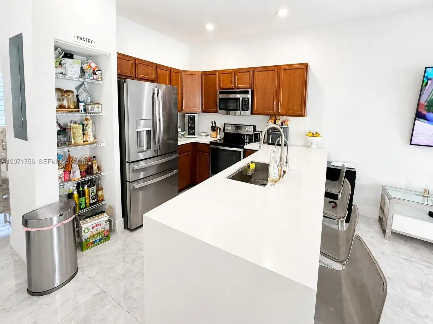 8876 W 35th Way, Hialeah FL 33018 photo 4