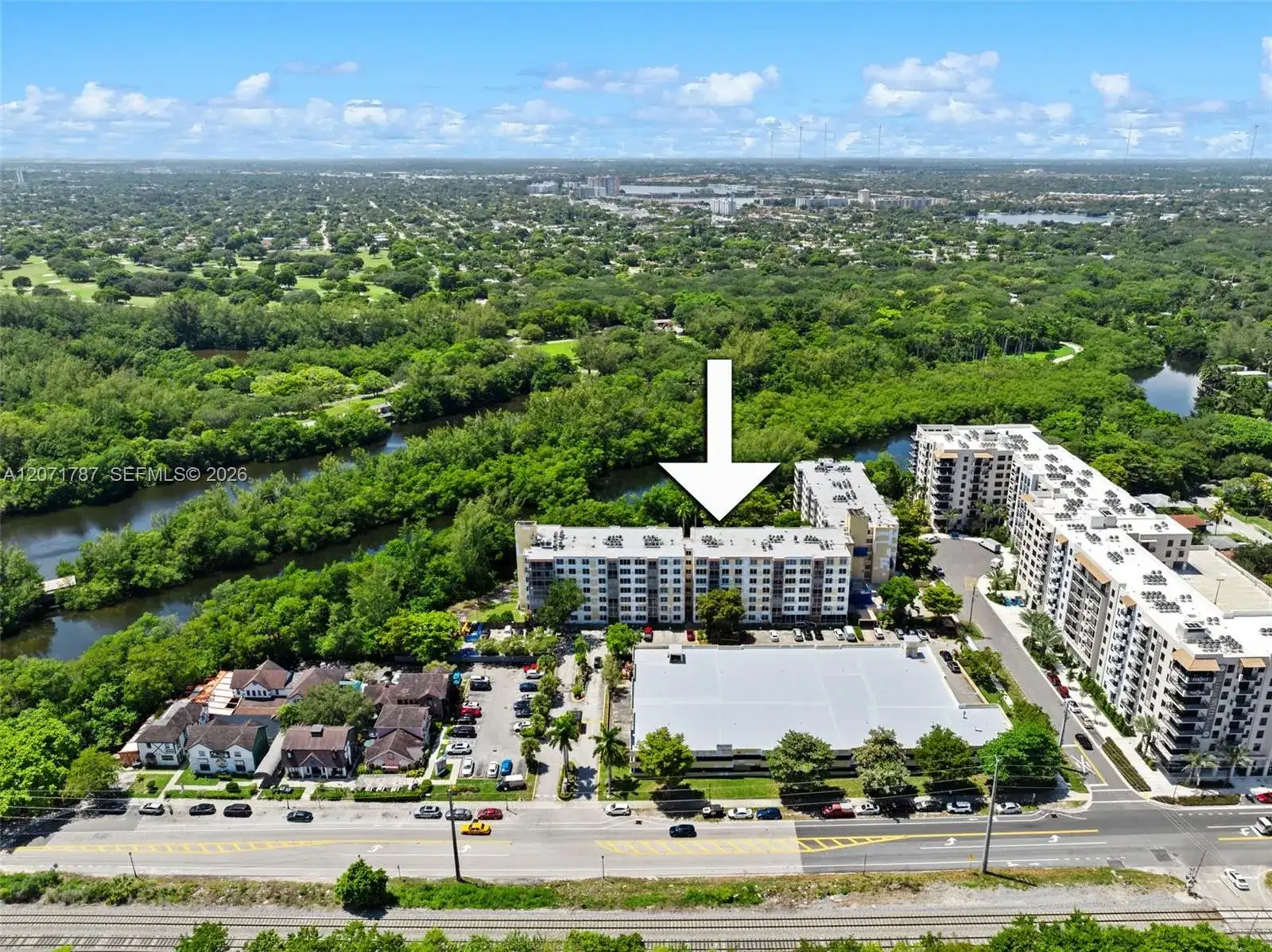 17890 W Dixie Hwy # 603, North Miami Beach FL 33160 photo 2