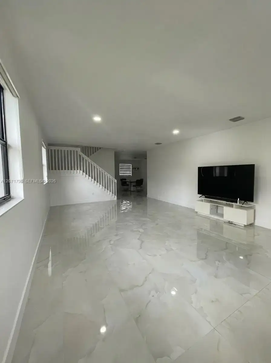 9260 W 35th Ln, Hialeah FL 33018 photo 2