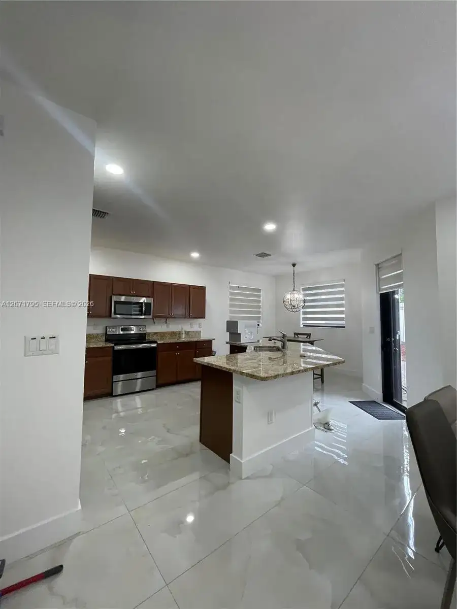 9260 W 35th Ln, Hialeah FL 33018 photo 4