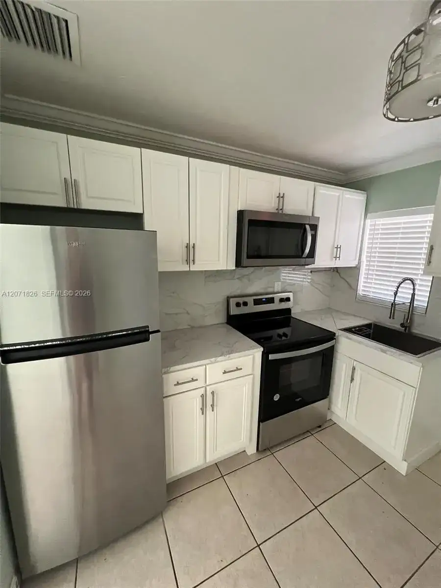 6101 Rodman St # 2, Hollywood FL 33023 photo 2