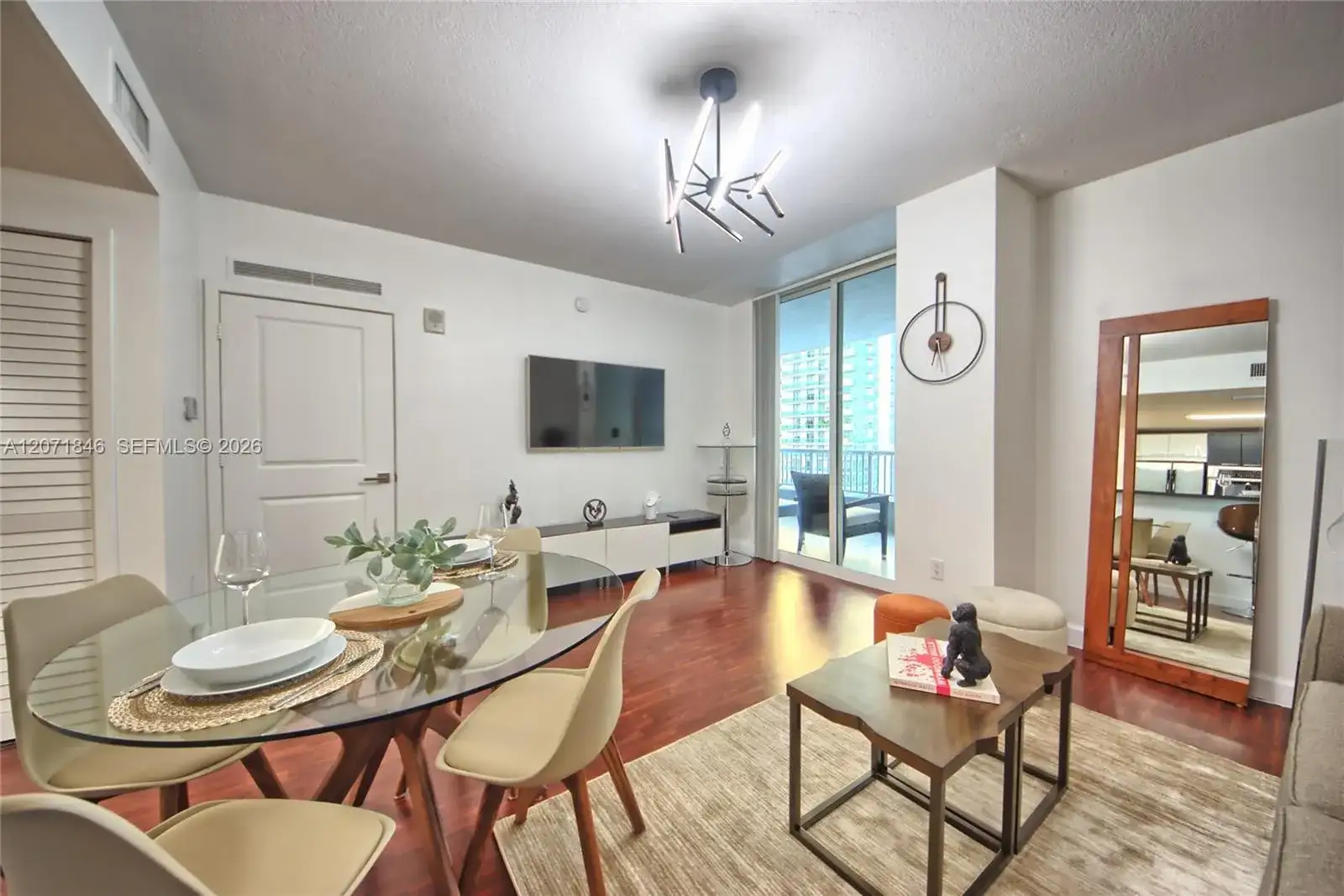 170 SE 14th St # 2303, Miami FL 33131 photo 5