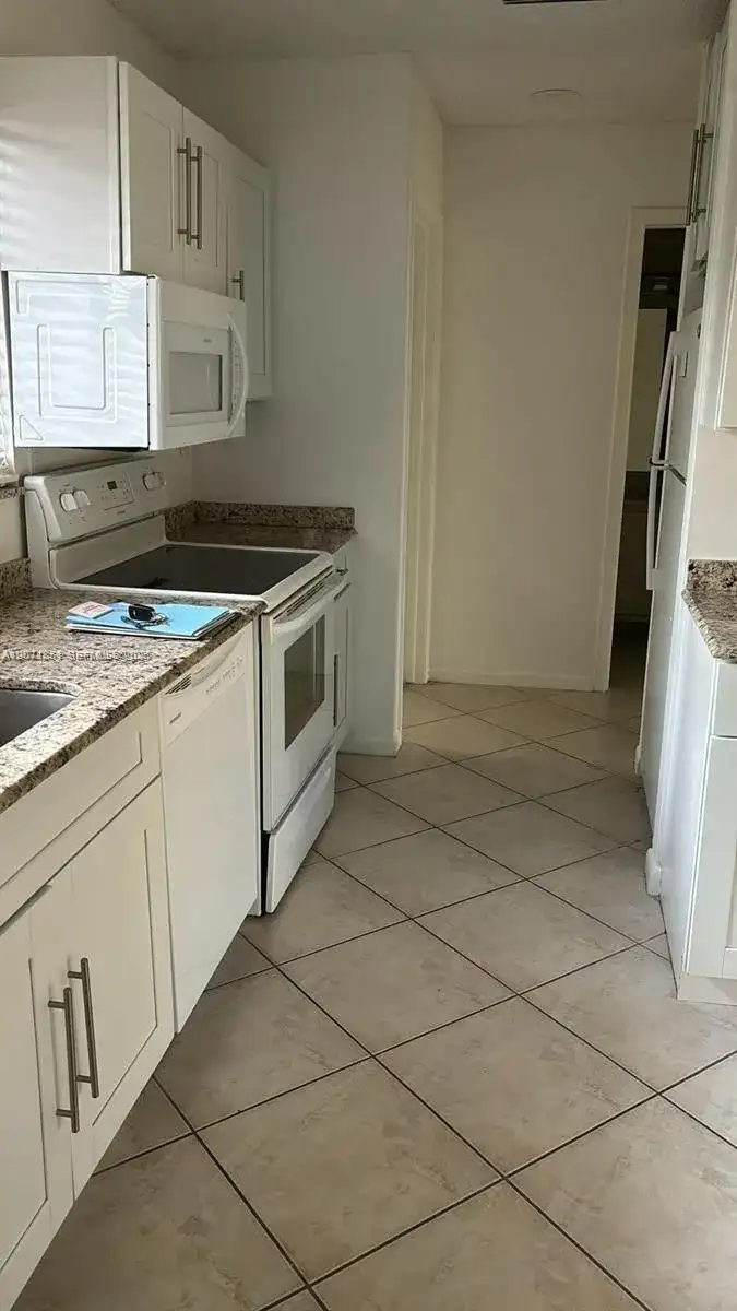 3 Finsbury Ln, Boynton Beach FL 33426 photo 2