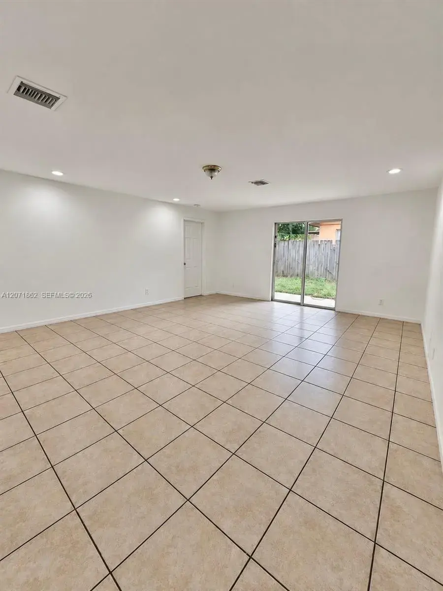 2653 SW 51st St # 1, Fort Lauderdale FL 33312