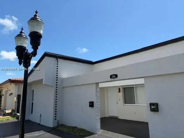 206 NE 1st Ct, Dania Beach FL 33004 photo 2
