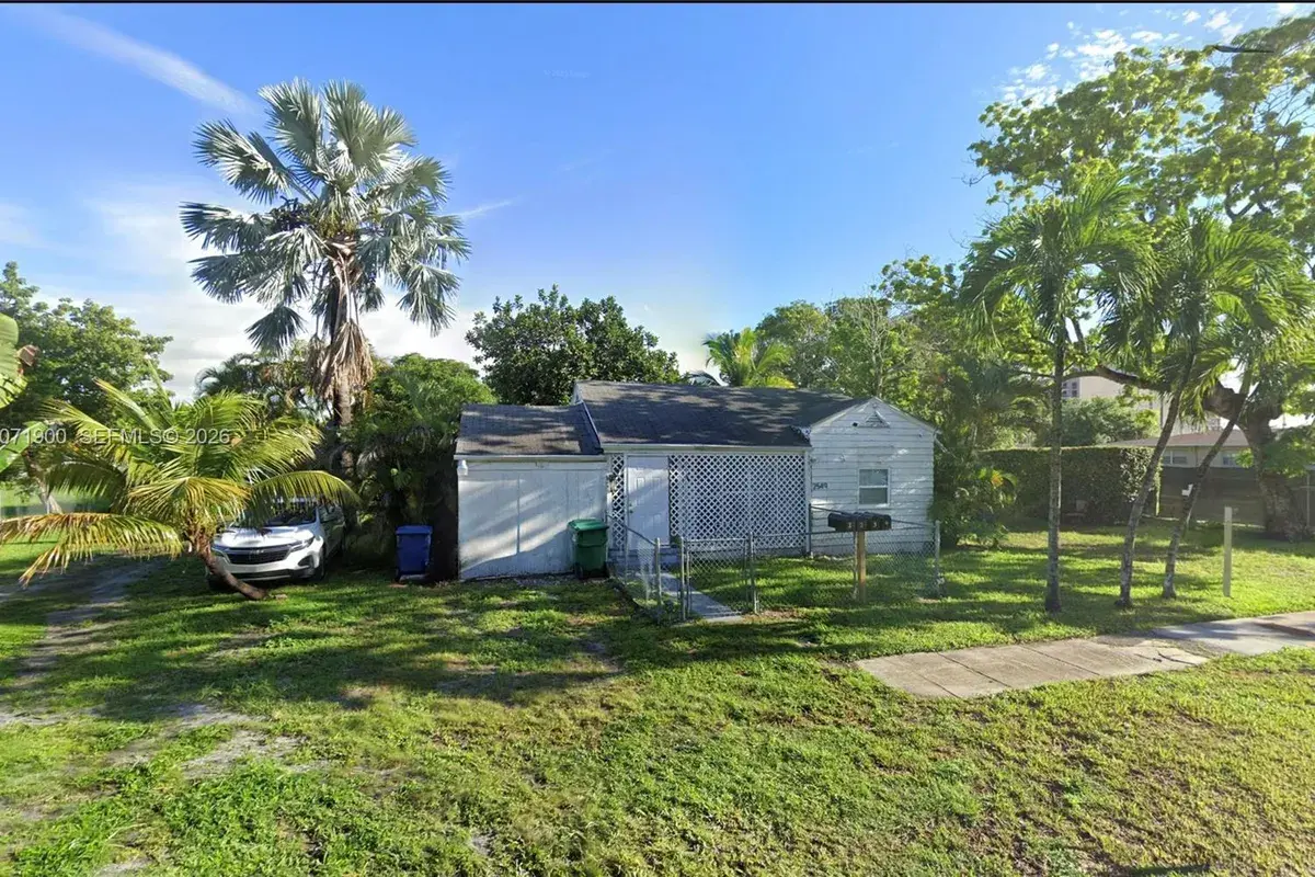 2549 NE 190th St, Miami FL 33180