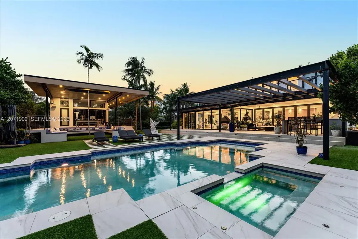 795 Lakeview Dr, Miami Beach FL 33140