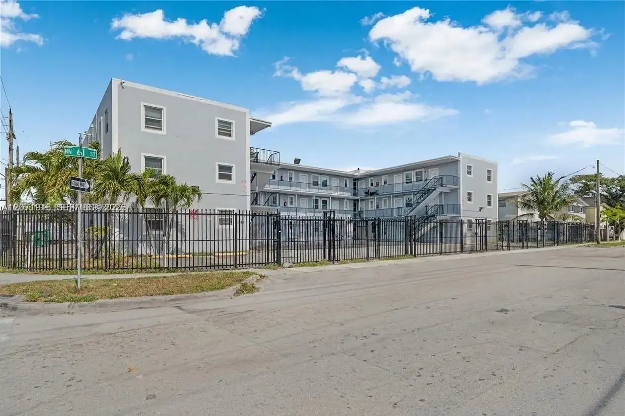 1281 NW 61st St # 31, Miami FL 33142 photo 3