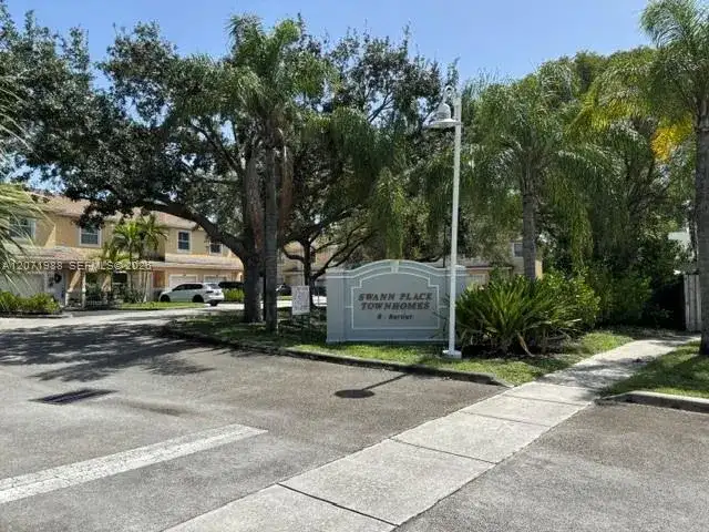 7469 Tam Oshanter Blvd, North Lauderdale FL 33068 photo 2