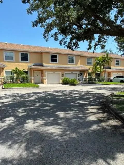 7469 Tam Oshanter Blvd, North Lauderdale FL 33068 photo 3