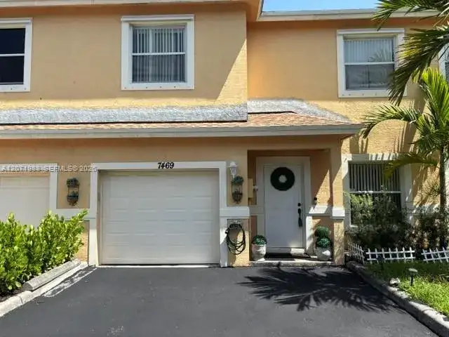 7469 Tam Oshanter Blvd, North Lauderdale FL 33068 photo 5