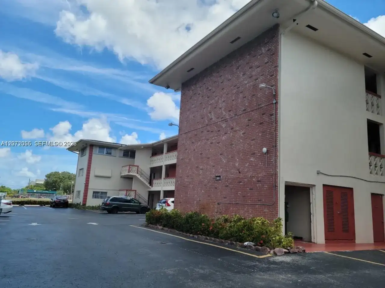 4730 NW 10th Ct # 302, Plantation FL 33313