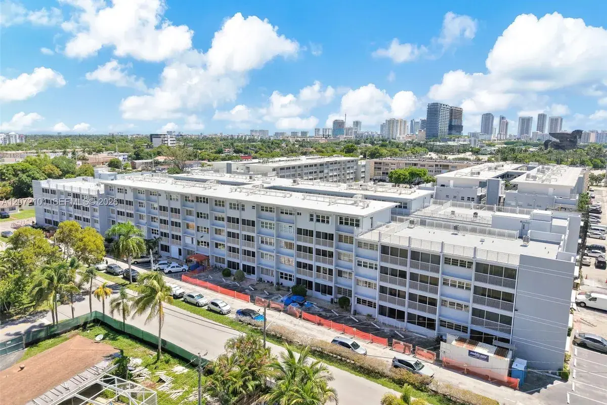 215 SE 3rd Ave # 206B, Hallandale Beach FL 33009