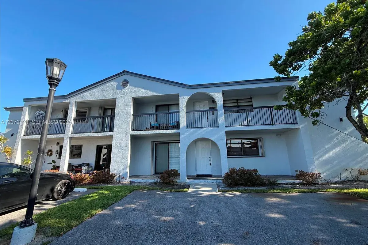 18200 Mediterranean Blvd # 2201, Hialeah FL 33015