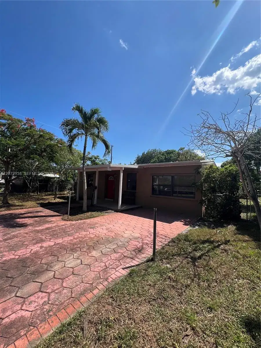 143 SW 22nd Ter, Fort Lauderdale FL 33312 photo 2