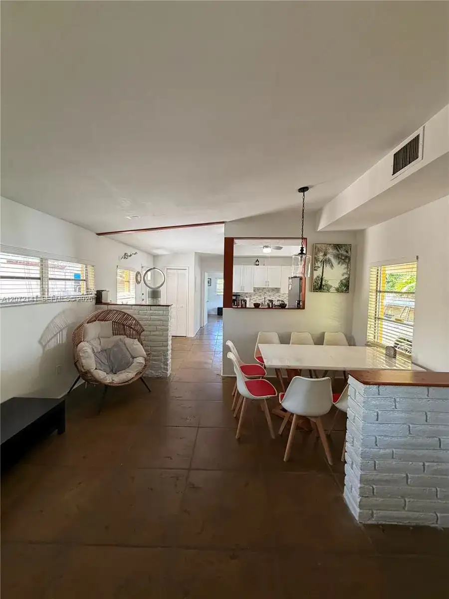935 Polk St, Hollywood FL 33019 photo 2