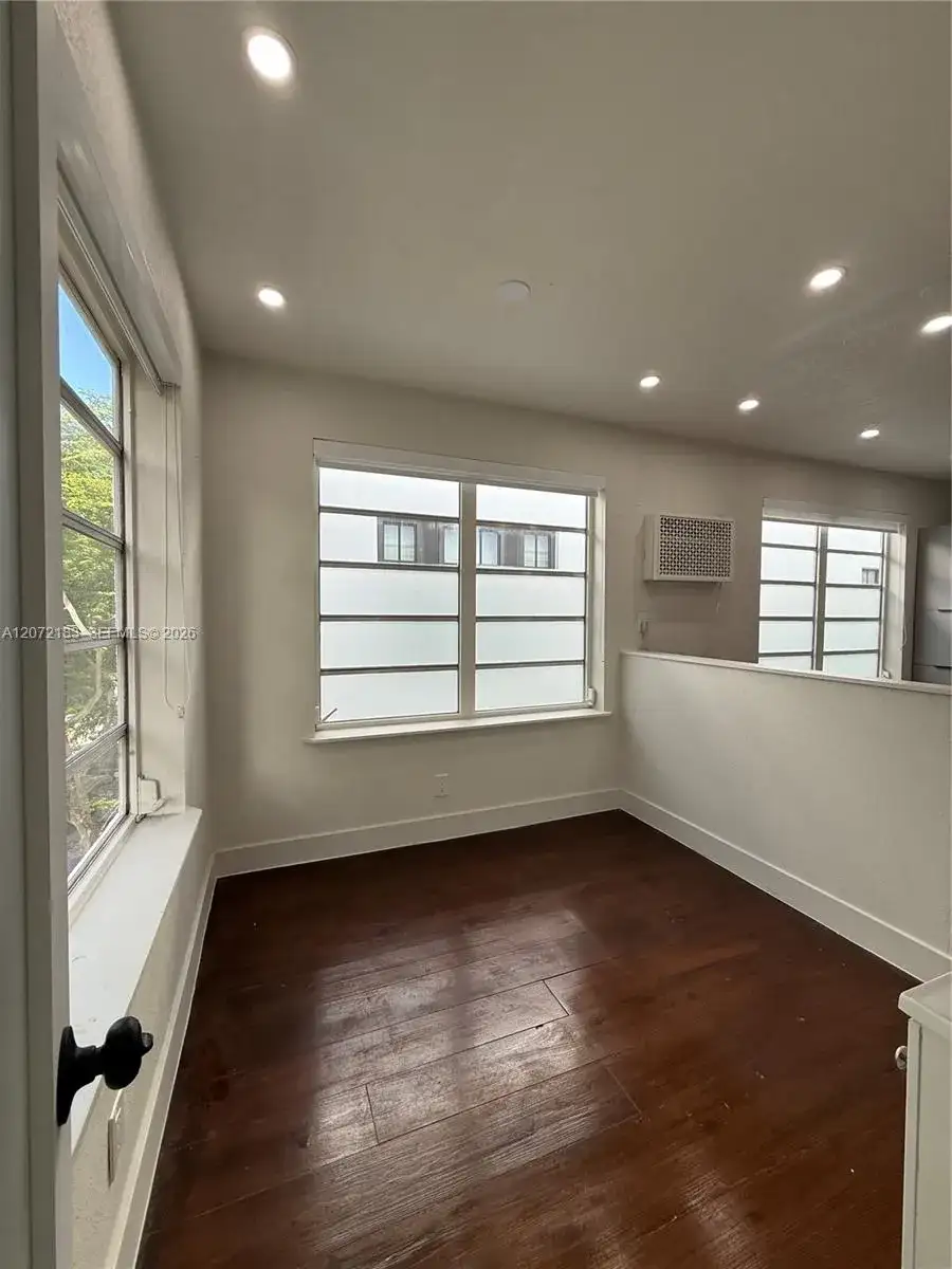 723 2nd St # 3, Miami Beach FL 33139 photo 4