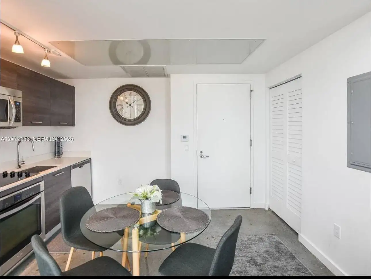 151 SE 1st St # 2104, Miami FL 33131 photo 5