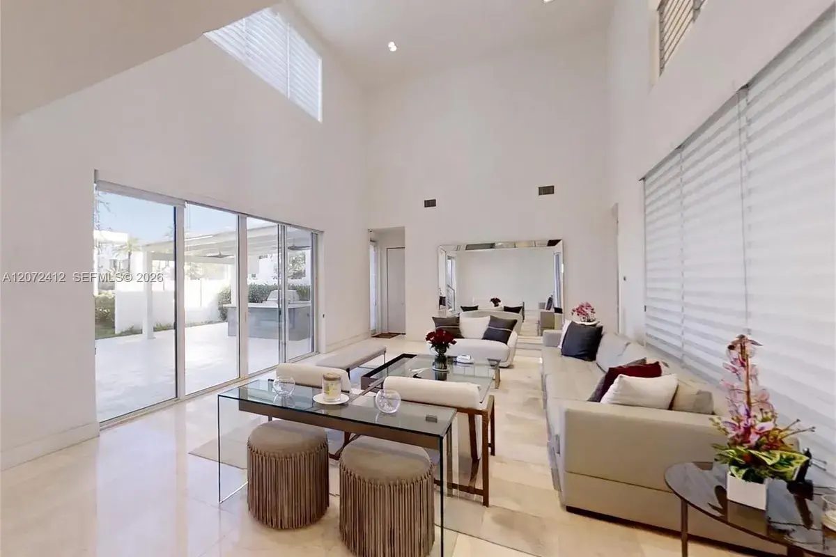 10229 NW 74th Ter, Doral FL 33178