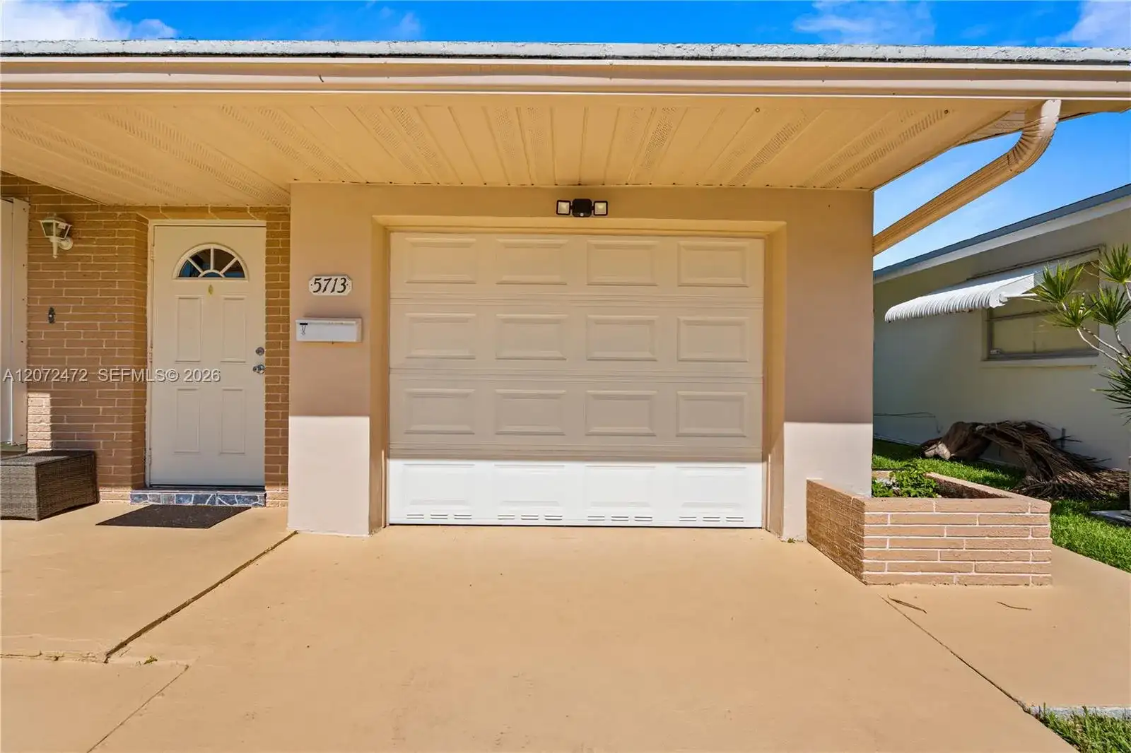 5713 NW 68th Ter, Tamarac FL 33321 photo 4