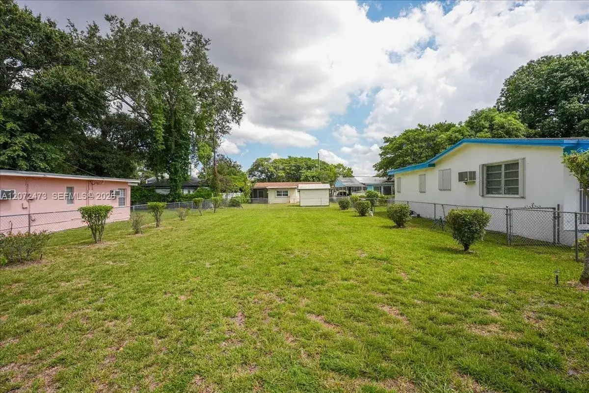 1967 NW 52nd St, Miami FL 33142