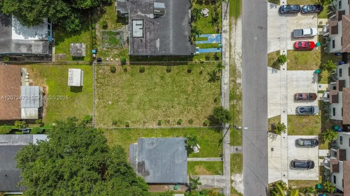 1967 NW 52nd St, Miami FL 33142