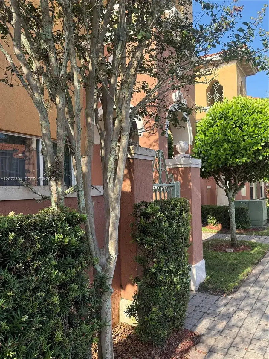 700 SW 106th Ave # 2007, Pembroke Pines FL 33025 photo 2