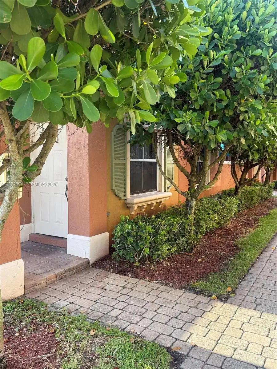 700 SW 106th Ave # 2007, Pembroke Pines FL 33025 photo 3