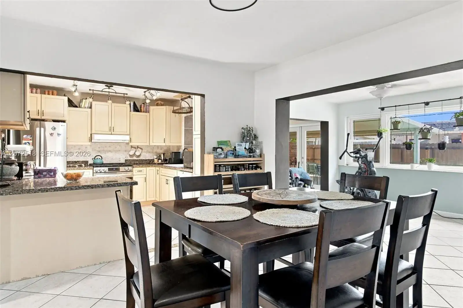7640 NW 8th St, Pembroke Pines FL 33024 photo 4
