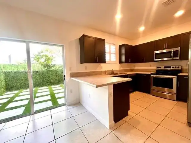 2606 SE 13th St, Homestead FL 33035 photo 2