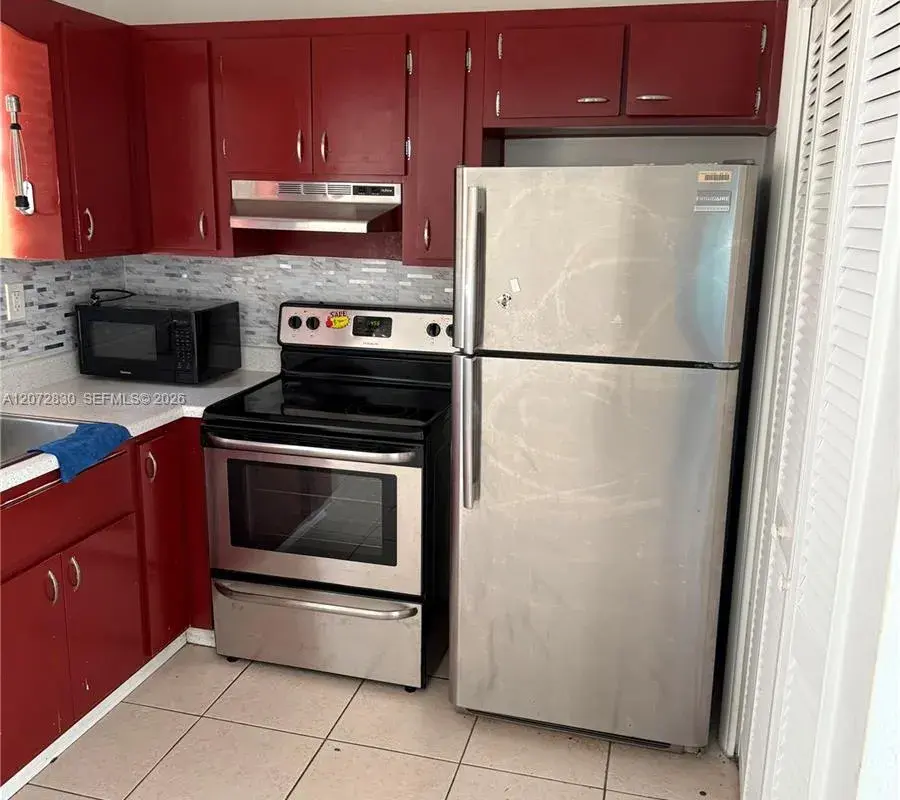 2826 Van Buren St # 18, Hollywood FL 33020