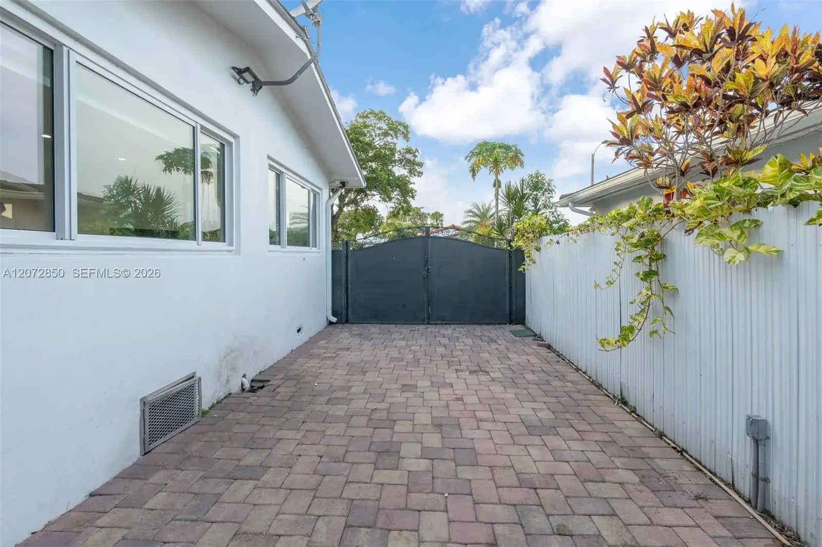 5330 SW 7th St, Miami FL 33134 photo 4
