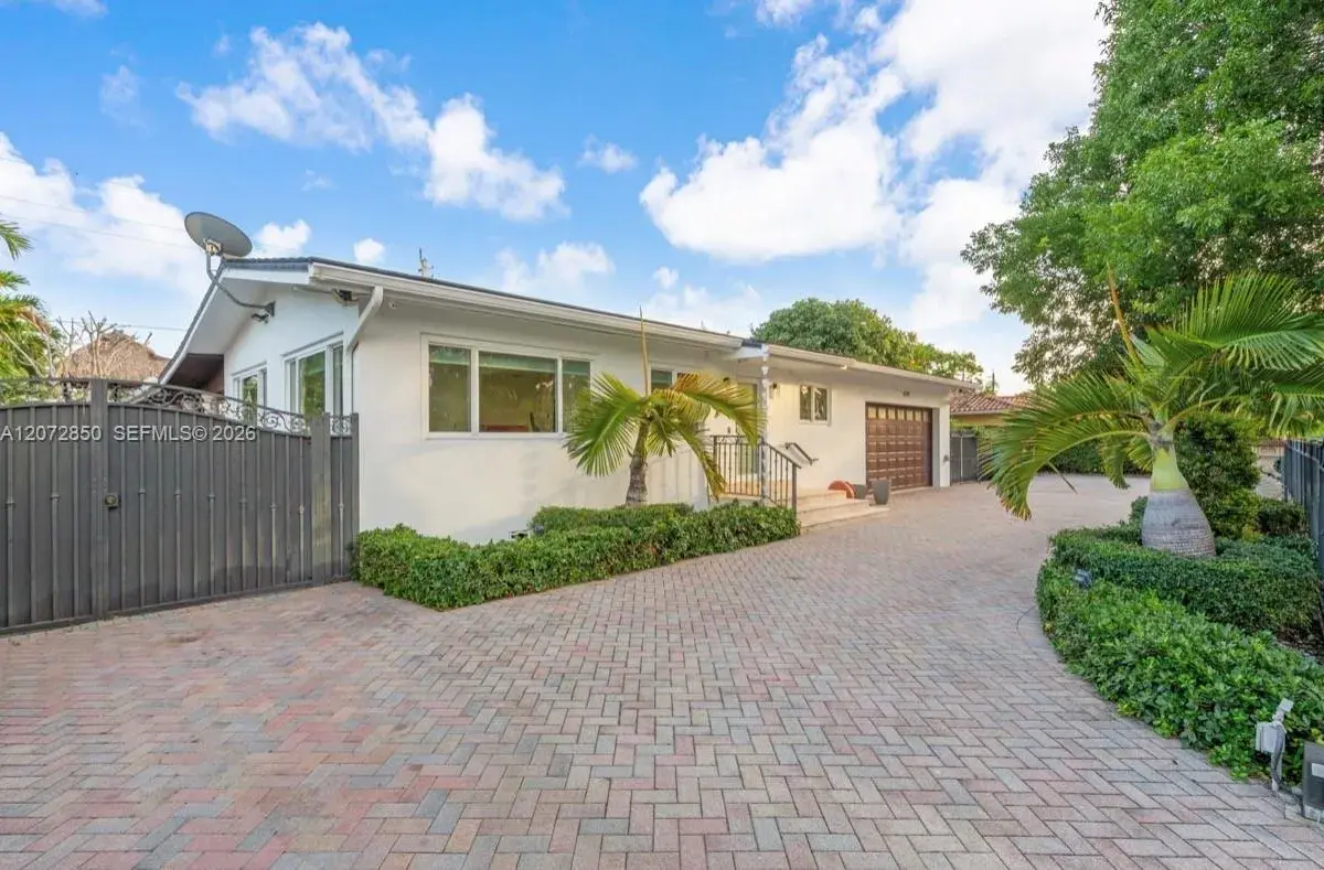 5330 SW 7th St, Miami FL 33134