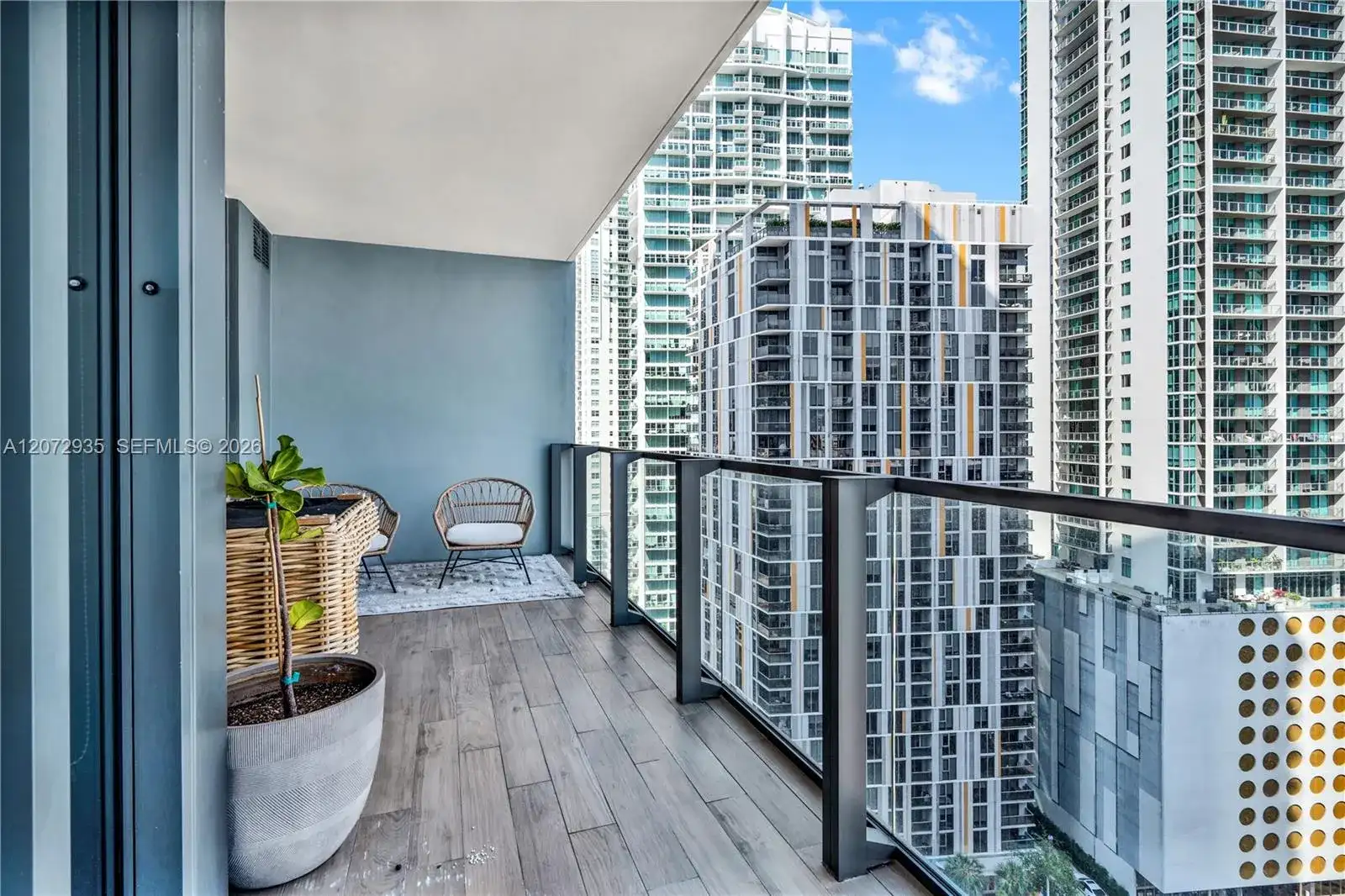 68 SE 6th St # 1207, Miami FL 33131 photo 4