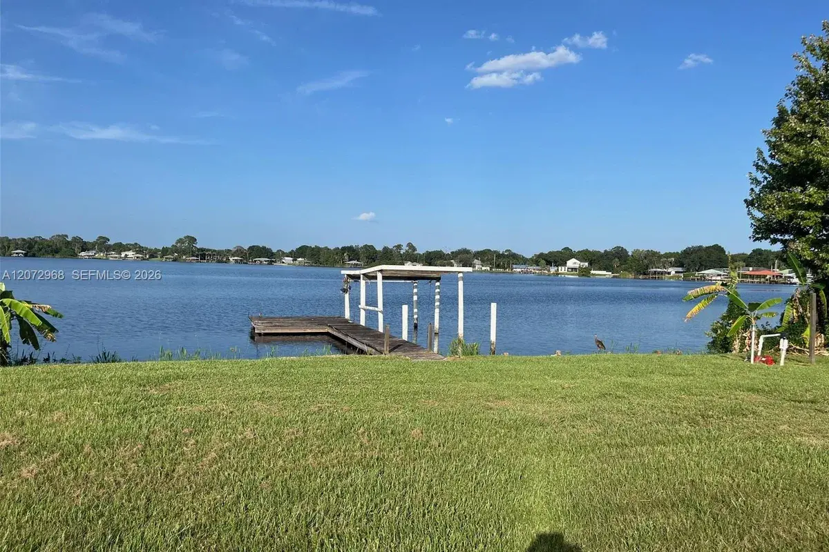 1052 Lake Carrie Dr, Lake Placid FL 33852